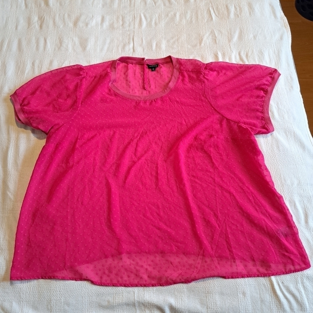 Torrid women's size 4 pink blouse has dot pattern on fabric